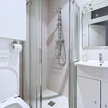 Charming Pied-a-terre Near Sacre Coeur